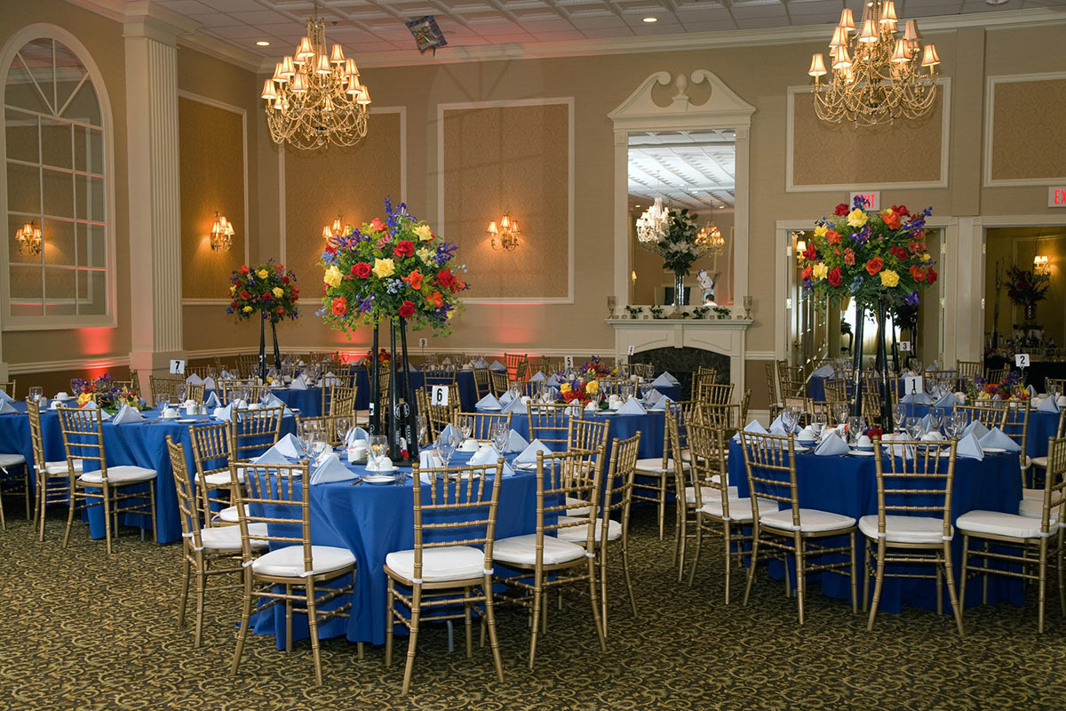 banquet in living room